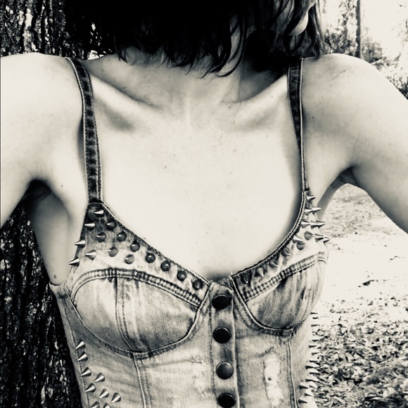 Spike studded distressed denim top - Picture 5 of 7